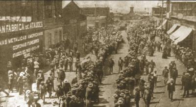 El 21 de diciembre de 1907, centenares de obreros con sus familias fueron asesinados al interior de la Escuela Santa Maria (Iquique, Chile) por las fuerzas militares del gobierno chileno de la época.