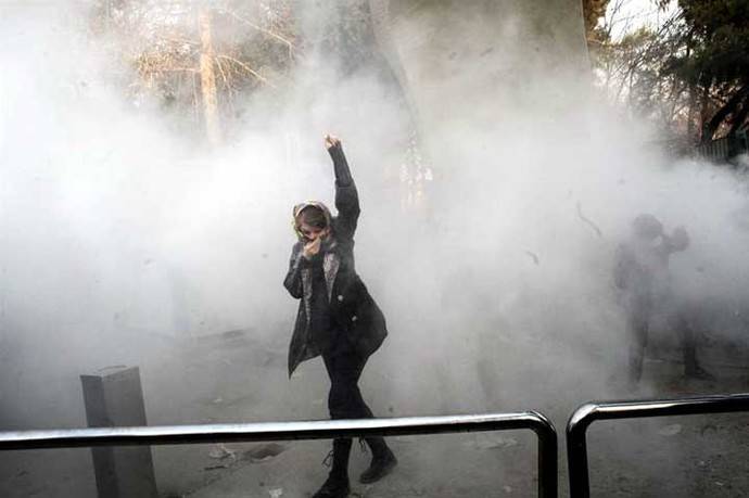 Al menos 450 detenidos en Teherán durante las protestas en Irán