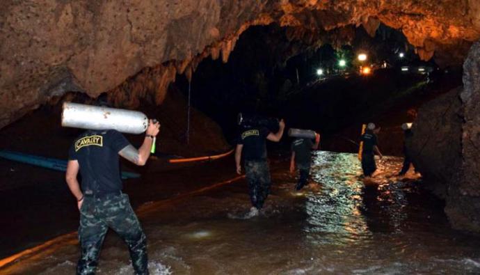 Thailandia: Hallan vivos a 12 niños futbolistas atrapados 9 días en una cueva