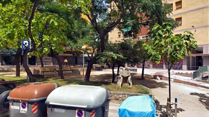 Parque situado en la calle Pont del Treball, en Barcelona, donde tuvo lugar la agresión.