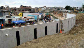 Ecuador construye un muro de 4 metros de alto en la frontera con Perú