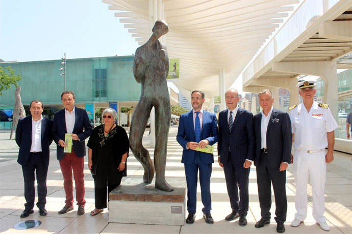 El puerto de Málaga inaugura la exposición ‘Caminantes en el puerto’ de Elena Laverón