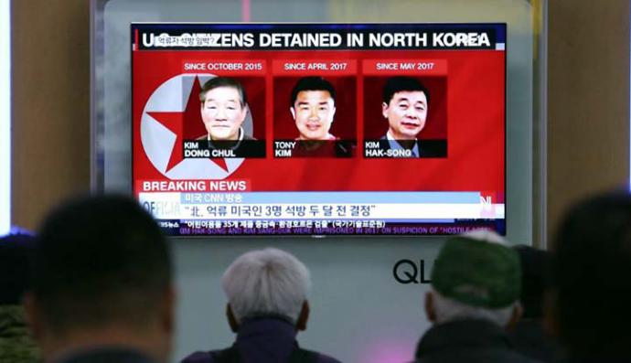 De izquierda a derecha: Kim Dong Chul, Tony Kim y Kim Hak Song, los tres estadounidenses detenidos en Corea del Norte. 