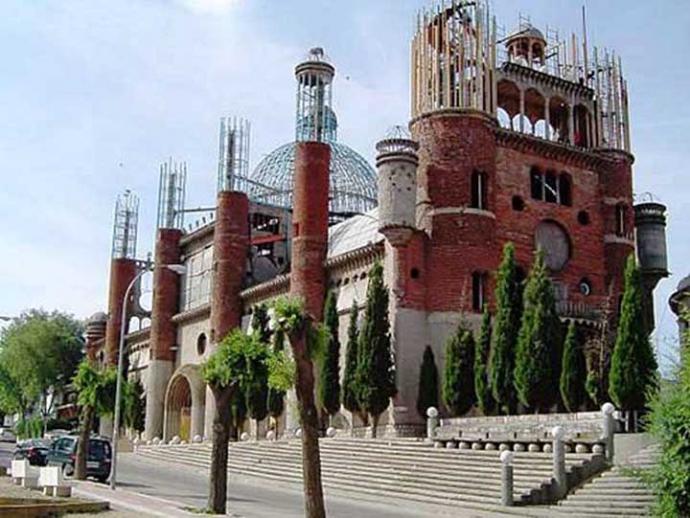 La catedral de Justo en Mejorada del Campo (Madrid): 60 años de trabajo en solitario