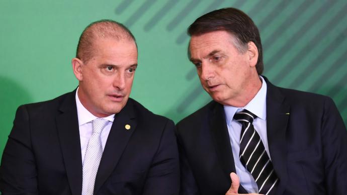 Jair Bolsonaro (d) junto a Onyx Lorenzoni, ministro jefe de la Casa Civil