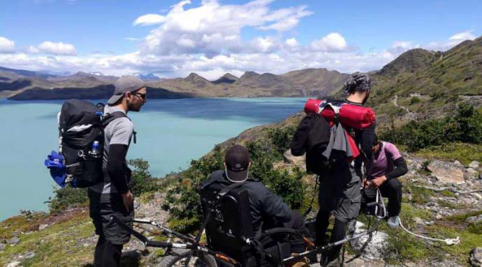 Atleta paralímpico recorrió en silla de ruedas los senderos de Torres del Paine