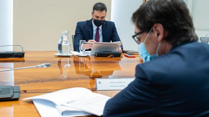 Pedro Sánchez y Salvador Illa en una reunión del Comité de Seguimiento del Coronavirus Moncloa 