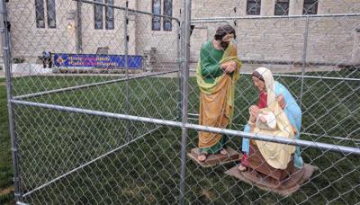 'Detienen' al niño Jesús en protesta por política migratoria de Trump