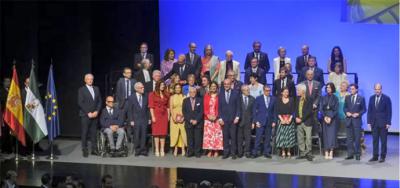 Lluvia de medallas de Sevilla en el día de su patrón San Fernando