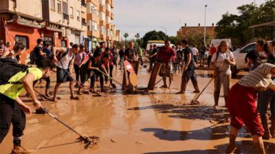 Un centenar de artistas y diseñadores célebres donan sus obras Para una subasta online en favor de los damnificados por la DANA