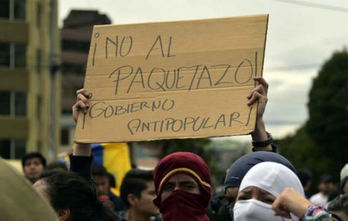 Moreno decreta 'estado de excepción' ante protestas por alza de combustibles