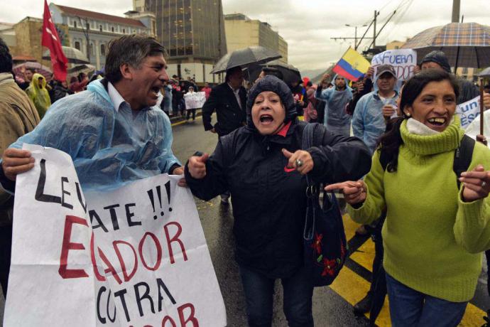 En Ecuador se paralizan los transportistas por altos costos de combustibles