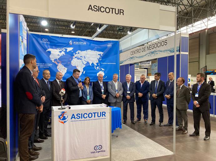 Representantes de diez países en la presentación internacional de Asicotur