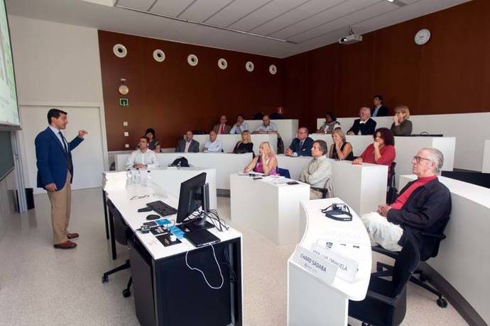 Prof. Jordi Rodríguez explicando los principales retos de la Comunicación Política 