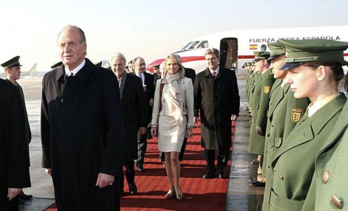 Juan Carlos I, junto a Corinna Larsen, en un viaje privado a Alemania en febrero de 2006 KORPA / GTRES