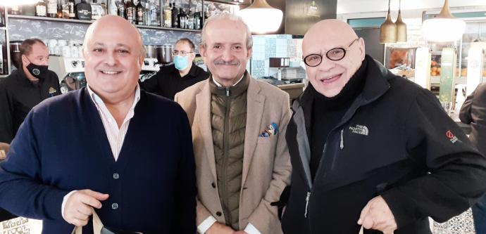 Quino Moreno (a la derecha en la imagen) junto a Joaquín Ruibérriz (i) y Jesús Flores (c), miembros de FEPET, en una imagen de archivo (Foto JIV)