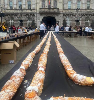 1.300 raciones de Rosco de Reyes y chocolate se repartieron en Santander con fines solidarios