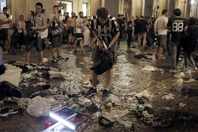 Uno de los aficionados de la ‘Vecchia Signora’ en el lugar de los hechos. 

