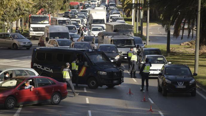 Sanidad y las comunidades acuerdan prohibir la movilidad durante la Semana Santa