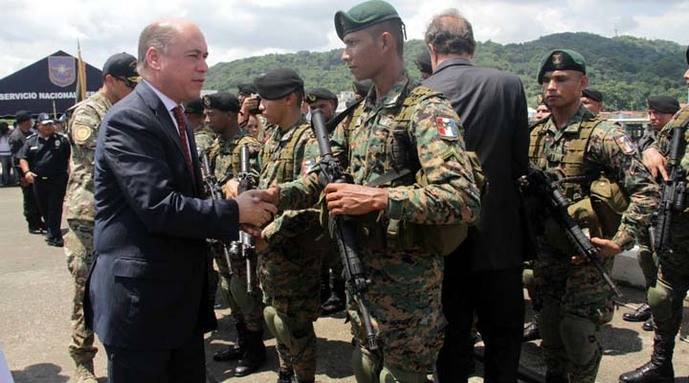 Refuerzan seguridad en frontera de Panamá con Colombia