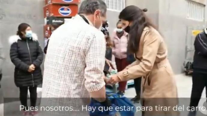 Imagen de Rocío Monasterio en las 'colas del hambre'