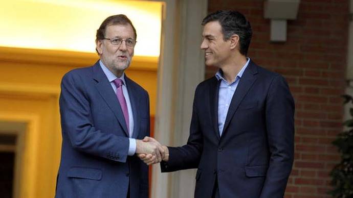 Mariano Rajoy y Pedro Sánchez en uno de sus encuentros en la Moncloa. BORJA PUIG 