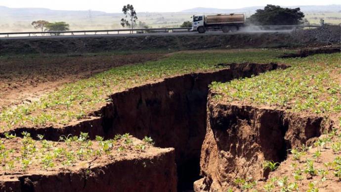 Una enorme grieta divide África