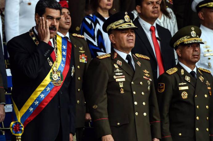 El mandatario venezolano celebraba el aniversario de la Guardia Nacional cuando sonaron las explosiones. 