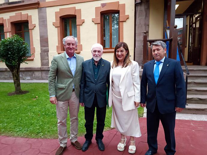 “Creo que he sido un buen embajador de esta comunidad”, dijo Pedro Sobrado durante el Pregón del Día de Cantabria