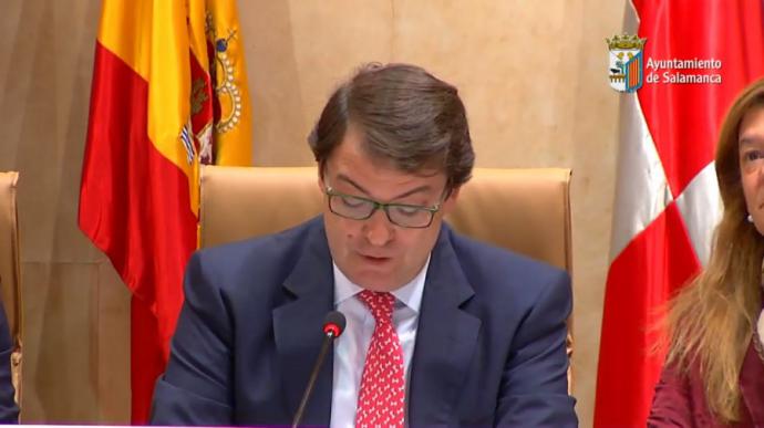 El alcalde de Salamanca dimite inesperadamente durante un Pleno para centrarse en su candidatura como presidente de Castilla y León