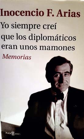 Inocencio F. Arias, autor de las memorias “Yo siempre creí que los diplomáticos eran unos mamones”, que va por su cuarta edición