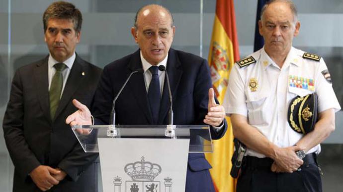 El ministro del Interior, Jorge Fernández Díaz (c), junto al director general de la Policía Nacional, Ignacio Cosidó (i), y al director adjunto operativo del cuerpo, Eugenio Pino 