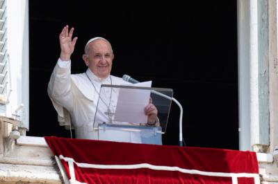 El papa está 'en buen estado' tras operación del colon y permanecerá internado 7 días