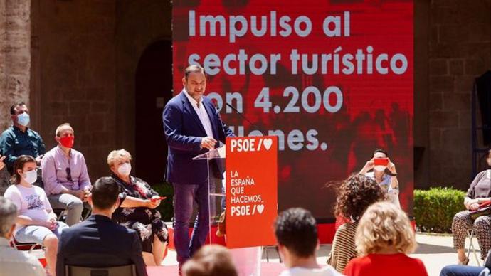 José Luis Ábalos interviene en el acto por el tercer aniversario del Gobierno del PSOE en Valencia.