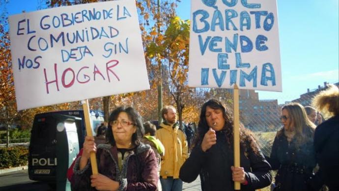 La justicia insiste a Ayuso que no cabe la suspensión del auto que anula la venta de 3.000 pisos a un fondo buitre