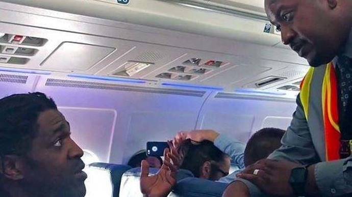 Delta Airlines expulsa a pasajero por usar el baño antes del despegue. (Foto: Captura)

