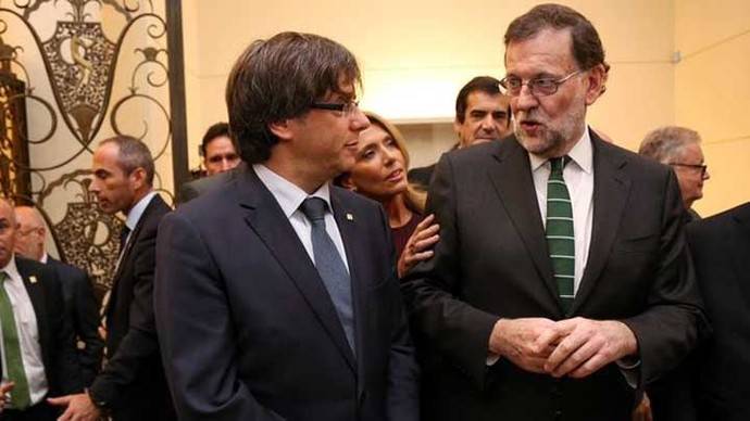Carles Puigdemont y Mariano Rajoy, en una foto de archivo.
