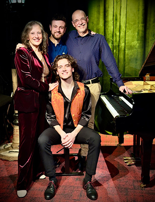 Daniel Villarroya. Texto y piano, en homenaje a Alicia de Larrocha. Conciertos en C v p v la Club y el Ateneo de Madrid