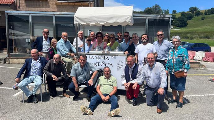 La Cofradía del Hojaldre de Torrelavega hizo su reunión mensual en Pomaluengo