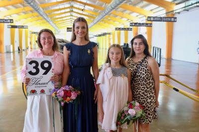 Flores con alma: un homenaje a las víctimas de la DANA en la Batalla de Flores de València