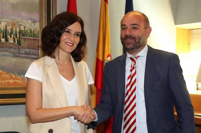 El presidente de la Asamblea de Madrid, Juan Trinidad, durante la reunión que mantuvo hoy con la candidata del Partido Popular a la Comunidad de Madrid, Isabel Díaz Ayuso