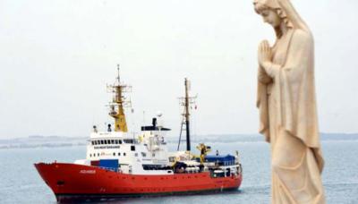 El buque humanitario "Aquarius" anunció el cese de sus actividades de salvamento.