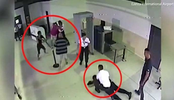 YouTube | Familia desencadena brutal pelea con seguridad de aeropuerto (Foto: Captura)