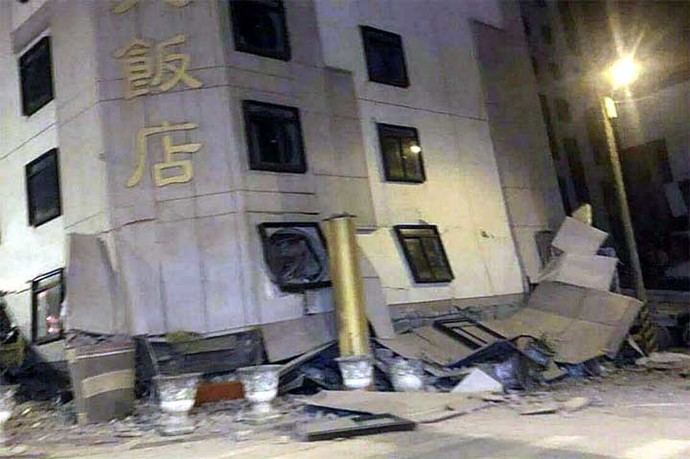 Vista del hotel Tongshuai dañado tras el terremoto de 6,4 grados de magnitud en la escala de Richter, que sacudió Hualien. 