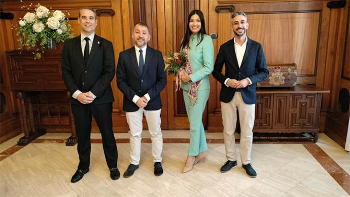 Santa Cruz de Tenerife recibe a la Reina del Hogar Canario Venezolano, Daniela Sandoval