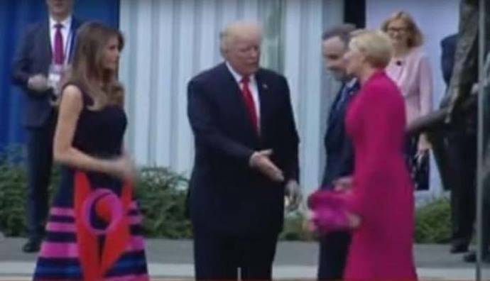 La primera dama de Polonia ignora el saludo de Donald Trump