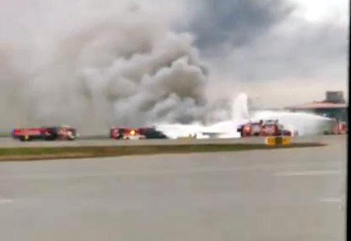 Confirmados 41 muertos en el siniestro de un avión en un aeropuerto de Moscú