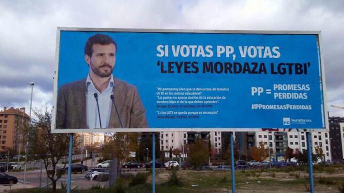 Uno de los carteles contra Casado y el PP