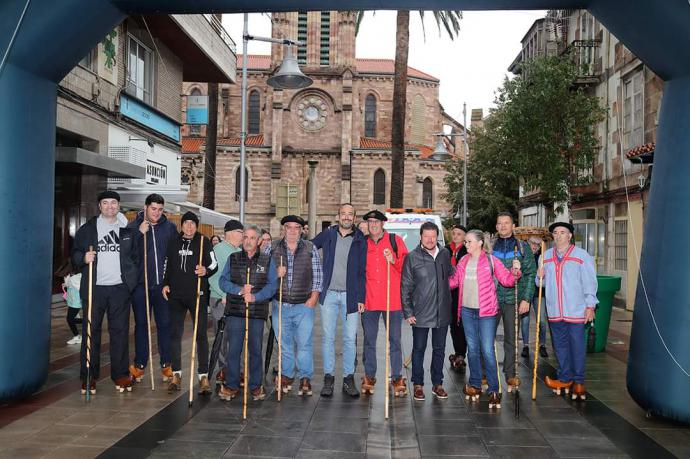 Trece participantes en la carrera en albarcas de Torrelavega