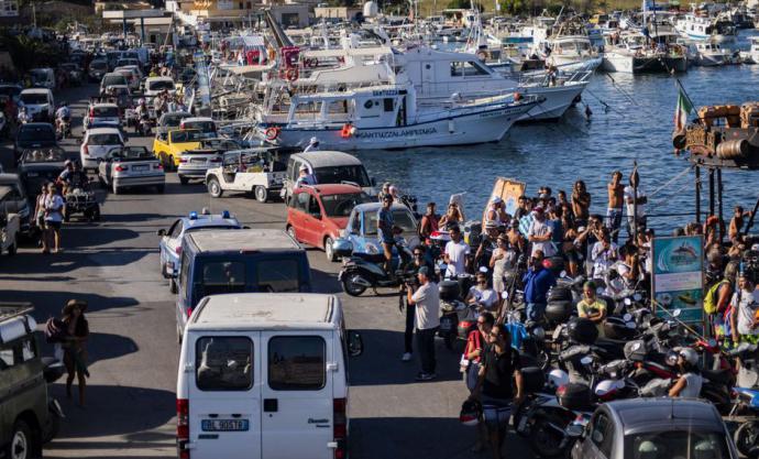 Italia: nueve migrantes muertos y cerca 20 desaparecidos en naufragio en la isla Lampedusa